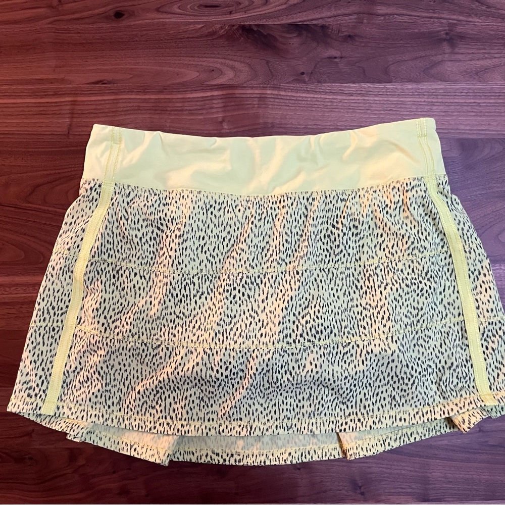 Lululemon 10 Yellow and Black Patterned Skirt